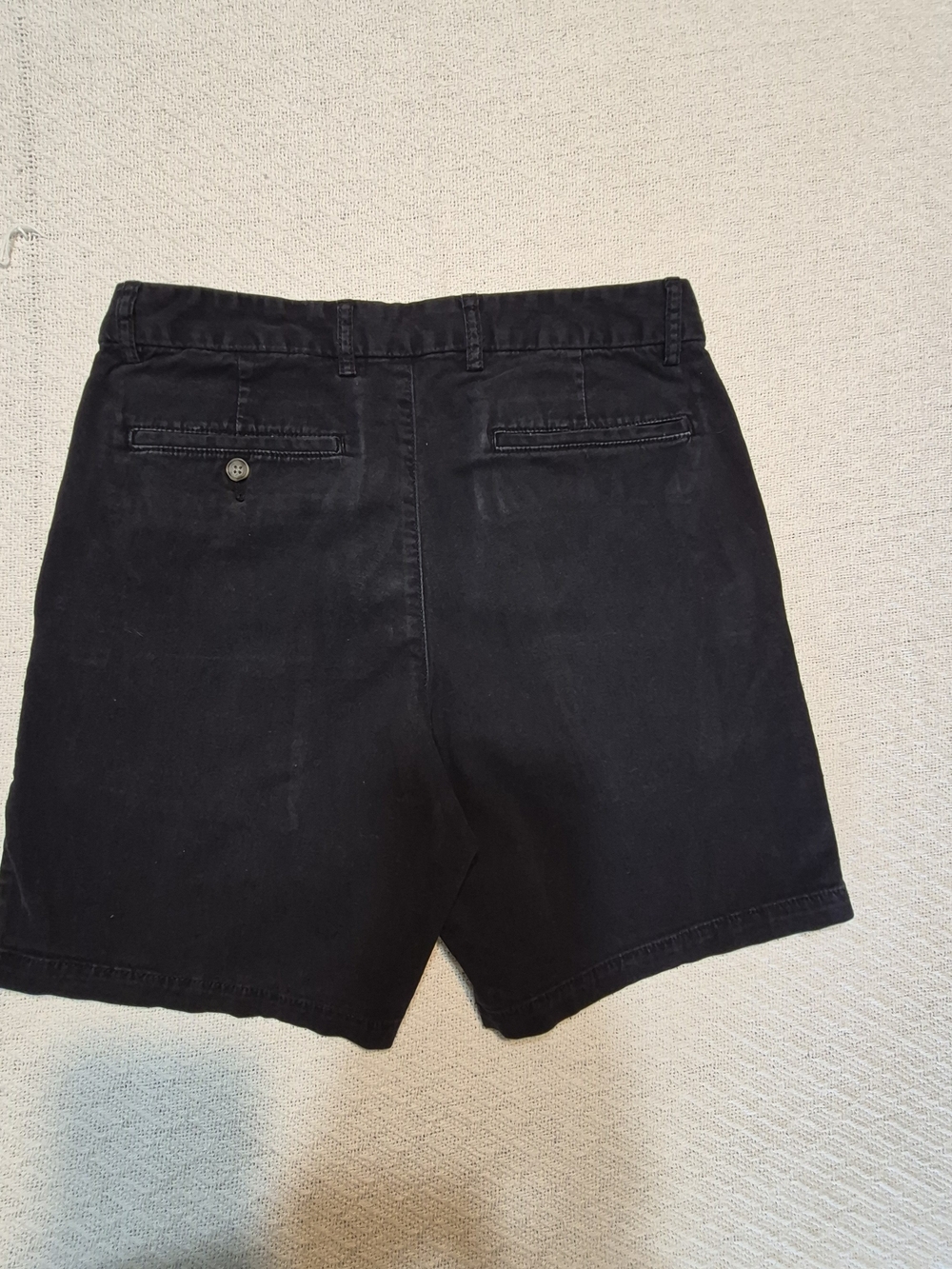 Old Navy Men’s Black Shorts - Picture 3 of 3